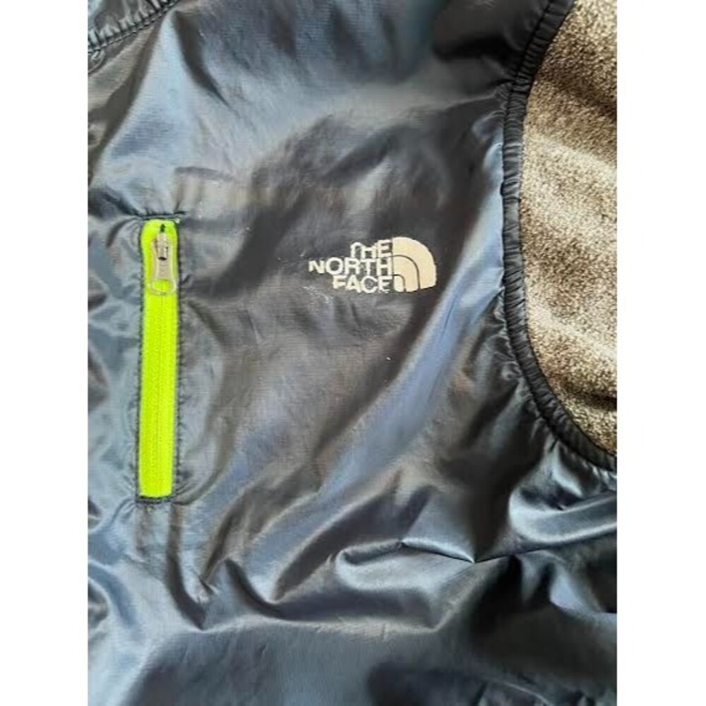 North Face Boys Large Jacket Fleece with Waterproof on Chest and Back